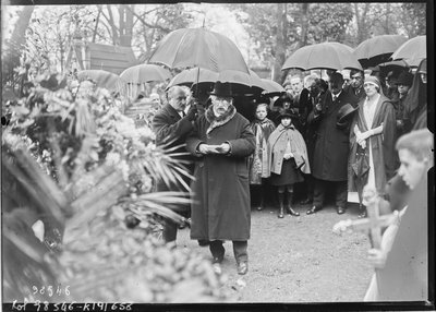 Funeral of Georges-Victor Hugo, Speech by Gustave Simon at Père-Lachaise Cemetery by Agence Rol